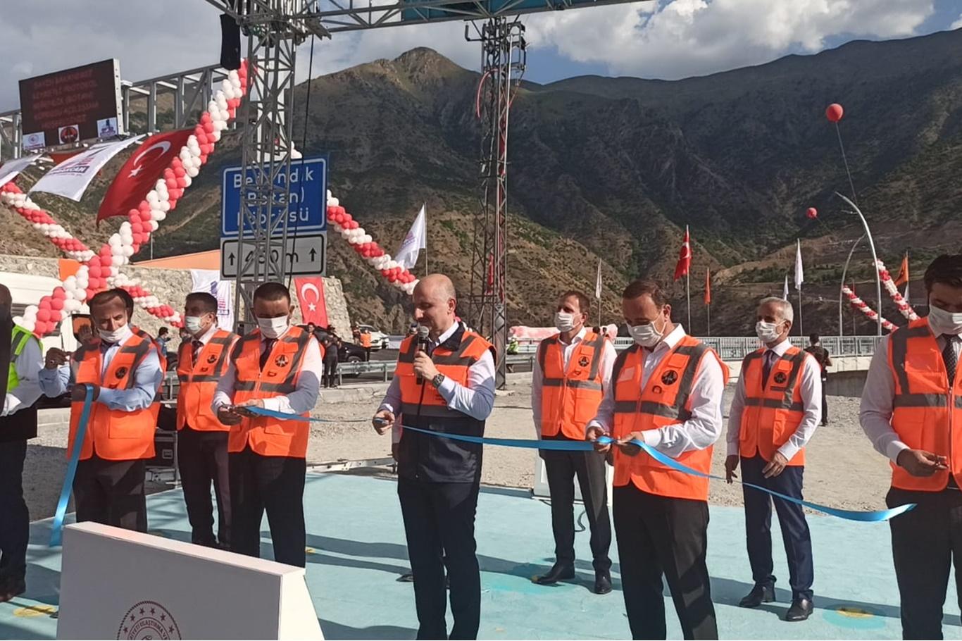 Türkiye’nin en yüksek köprüsü Botan Çayı Beğendik Köprüsü’nün açılışı yapıldı Türkiye’nin en yüksek köprüsü Botan Çayı Beğendik Köprüsü’nün açılışı yapıldı